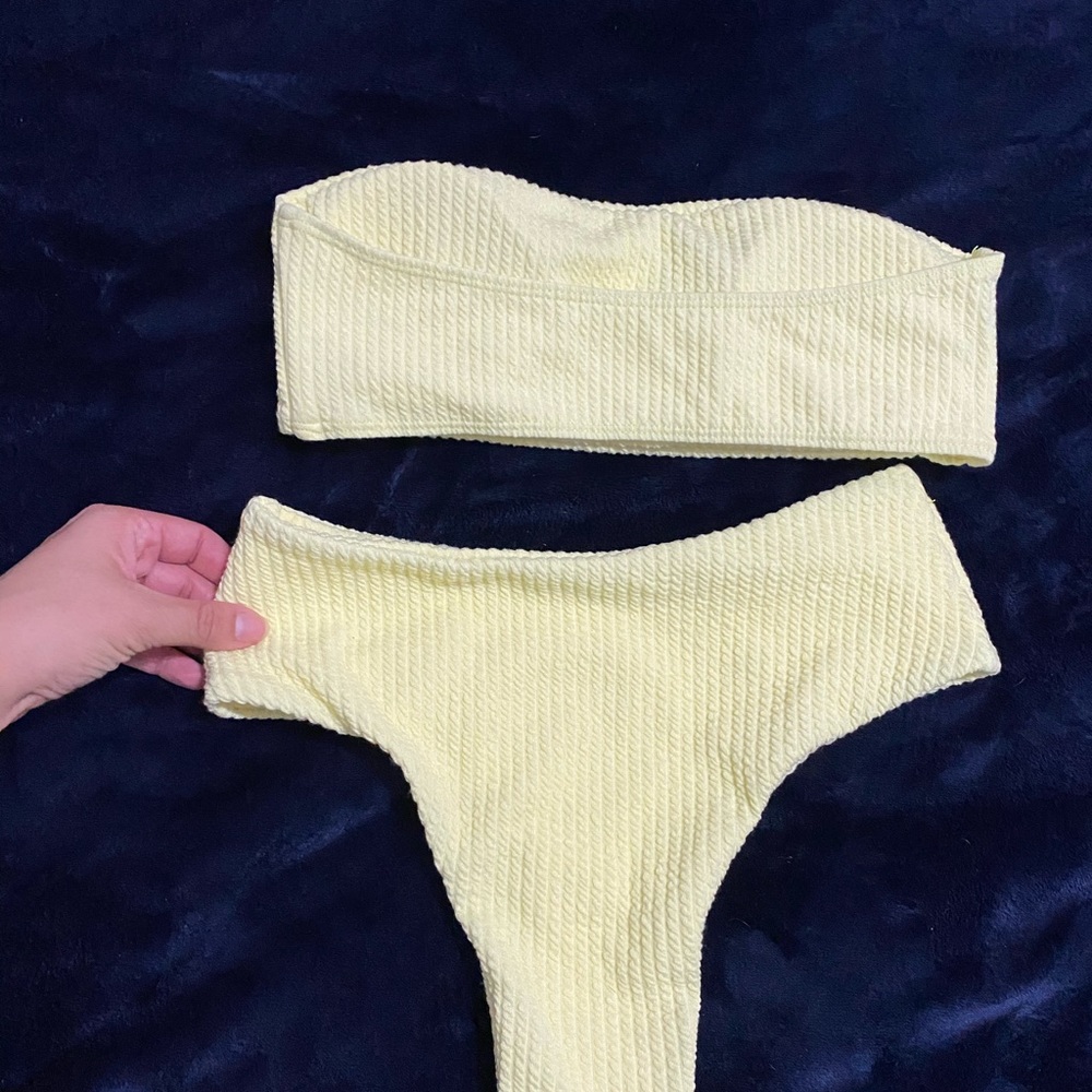 High Waisted Ribbed Bikini - Picture 3 of 5